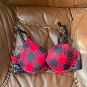 Victoria’s Secret 32 a red and black checker bra NWT
